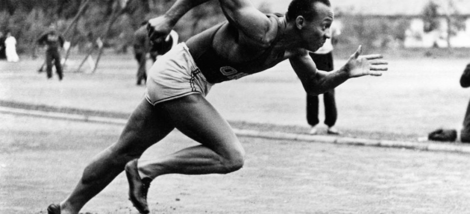 (GERMANY OUT) Jesse Owens (James Cleveland Owens)*12.09.1913-31.03.1980+US-American track and field athletewon 4 gold medals at the Summer Olympics in Berlin in 1936Olympic Summer Games in Berlin in 1936: Jesse Owens exercising in the Olympic village of Doeberitz (Photo by ullstein bild/ullstein bild via Getty Images)